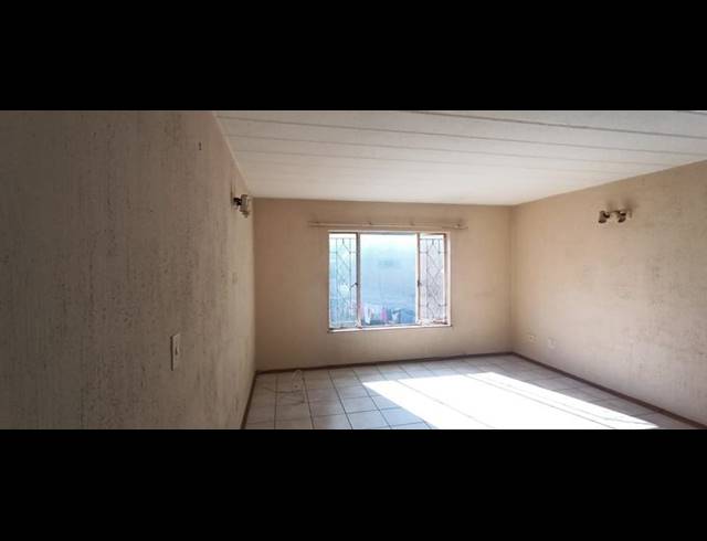 2 BEDROOM PROPERTY TO RENT IN HELDERKRUIN